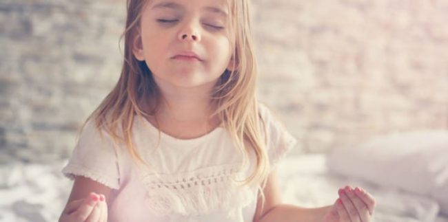 5-jeux-pour-pratiquer-la-meditation-avec-son-enfant
