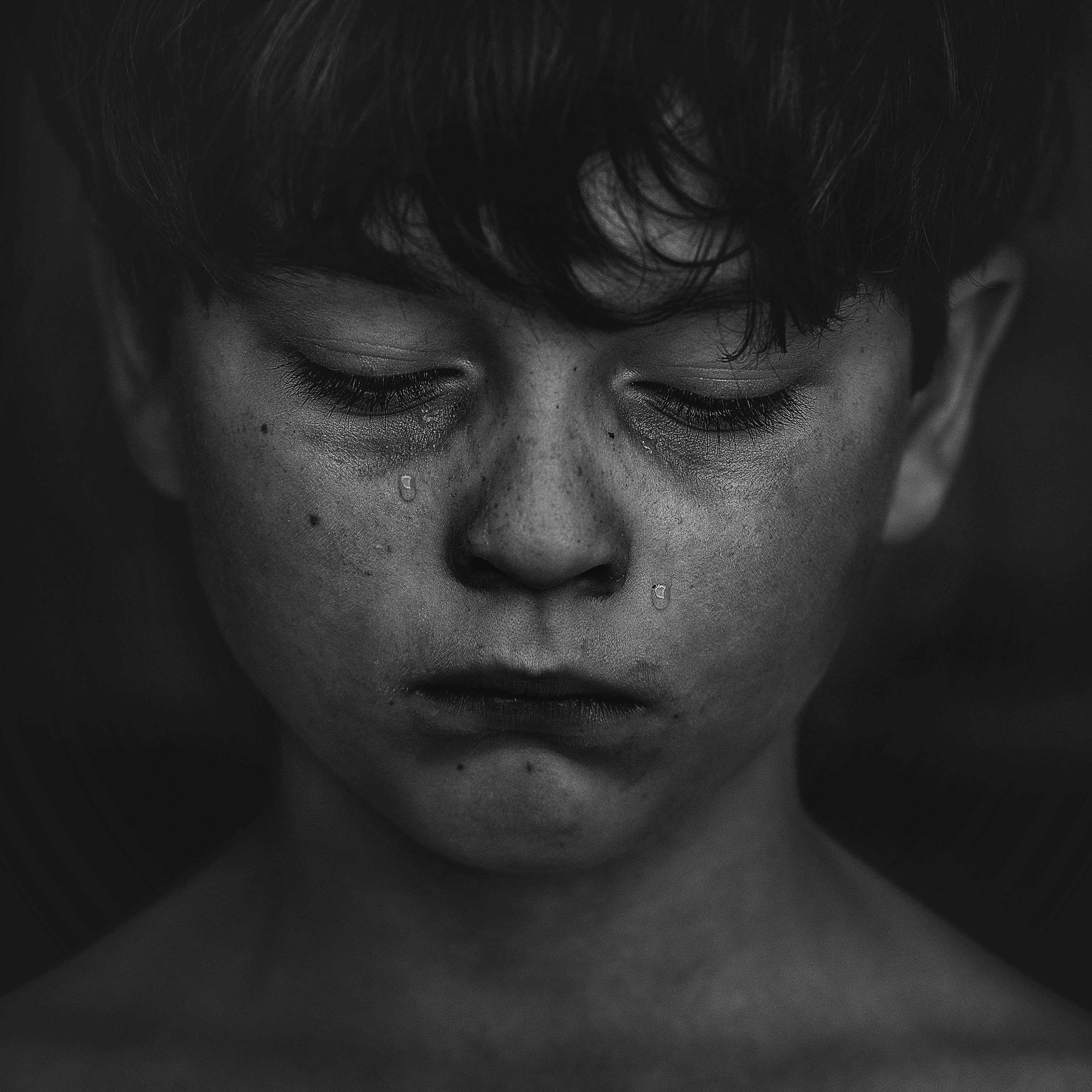 alone-black-and-white-boy-child-551590